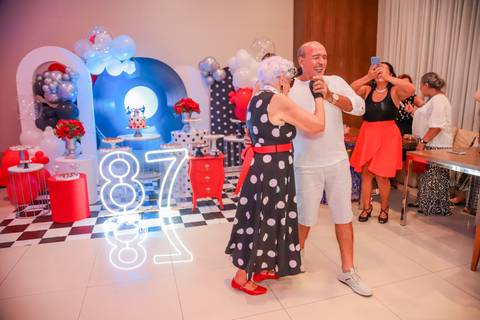 Como garantir fotografias incríveis do seu aniversário? Deixe a fotografia connosco!
Contrate um fotógrafo profissional para captar cada detalhe da sua festa.
Imagens de aniversário que contam a sua história – fotógrafo em Portugal.
Fotografia de festas e'