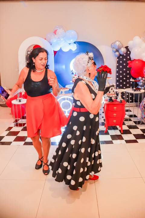 Como garantir fotografias incríveis do seu aniversário? Deixe a fotografia connosco!
Contrate um fotógrafo profissional para captar cada detalhe da sua festa.
Imagens de aniversário que contam a sua história – fotógrafo em Portugal.
Fotografia de festas e'