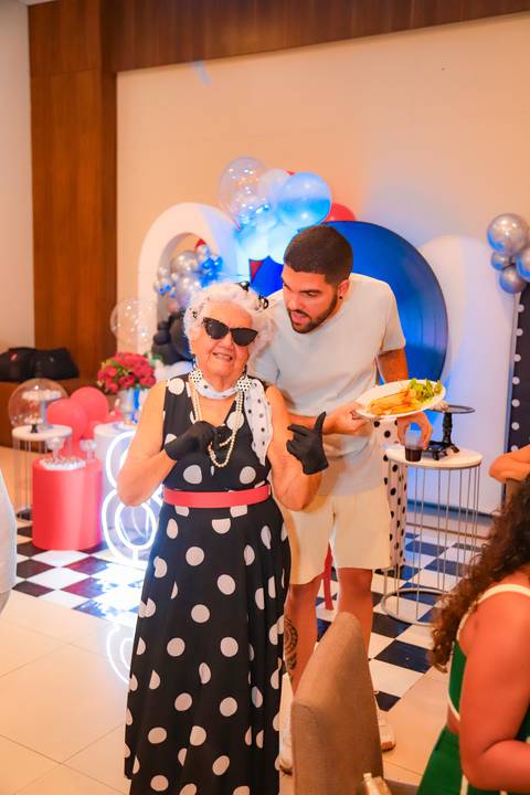 Como garantir fotografias incríveis do seu aniversário? Deixe a fotografia connosco!
Contrate um fotógrafo profissional para captar cada detalhe da sua festa.
Imagens de aniversário que contam a sua história – fotógrafo em Portugal.
Fotografia de festas e'