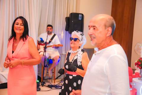 Como garantir fotografias incríveis do seu aniversário? Deixe a fotografia connosco!
Contrate um fotógrafo profissional para captar cada detalhe da sua festa.
Imagens de aniversário que contam a sua história – fotógrafo em Portugal.
Fotografia de festas e'