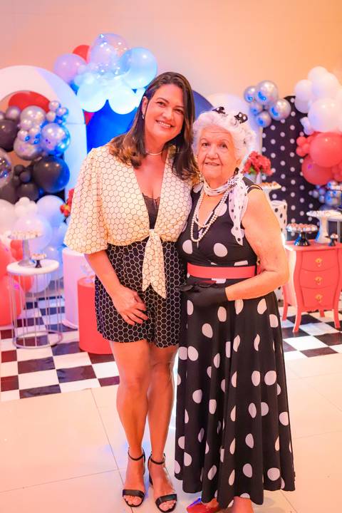 Como garantir fotografias incríveis do seu aniversário? Deixe a fotografia connosco!
Contrate um fotógrafo profissional para captar cada detalhe da sua festa.
Imagens de aniversário que contam a sua história – fotógrafo em Portugal.
Fotografia de festas e'