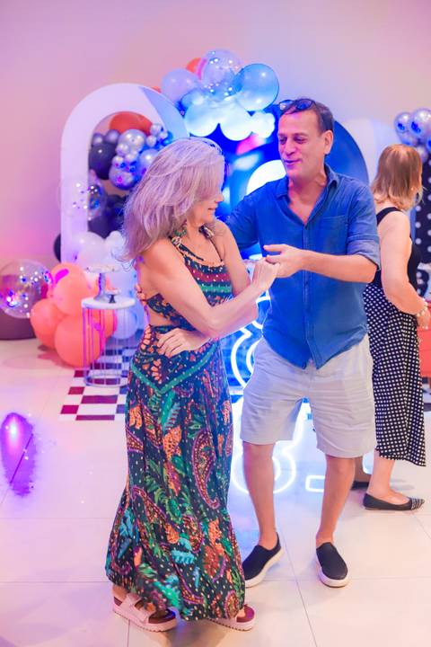 Como garantir fotografias incríveis do seu aniversário? Deixe a fotografia connosco!
Contrate um fotógrafo profissional para captar cada detalhe da sua festa.
Imagens de aniversário que contam a sua história – fotógrafo em Portugal.
Fotografia de festas e'