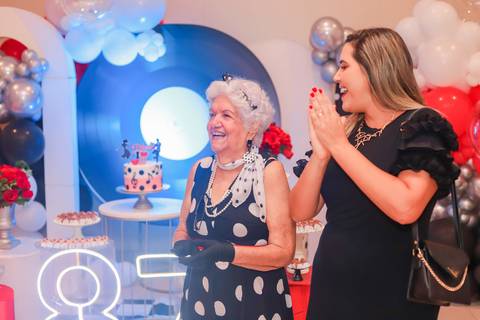 Fotógrafo de aniversário em Portugal – registe momentos especiais com fotografias profissionais.
Sessão fotográfica de aniversário em Lisboa – celebre o seu dia com imagens incríveis.
Fotografias de aniversário no Porto – captamos a emoção do seu momento '