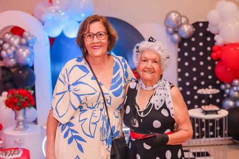 Fotógrafo de aniversário em Portugal – registe momentos especiais com fotografias profissionais.
Sessão fotográfica de aniversário em Lisboa – celebre o seu dia com imagens incríveis.
Fotografias de aniversário no Porto – captamos a emoção do seu momento '