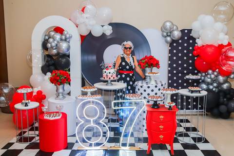 Fotógrafo de aniversário em Portugal – registe momentos especiais com fotografias profissionais.
Sessão fotográfica de aniversário em Lisboa – celebre o seu dia com imagens incríveis.
Fotografias de aniversário no Porto – captamos a emoção do seu momento '