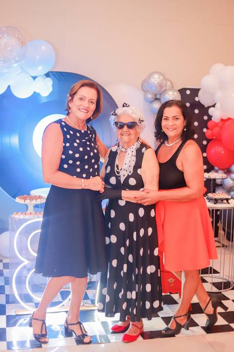 Fotógrafo de aniversário em Portugal – registe momentos especiais com fotografias profissionais.
Sessão fotográfica de aniversário em Lisboa – celebre o seu dia com imagens incríveis.
Fotografias de aniversário no Porto – captamos a emoção do seu momento '