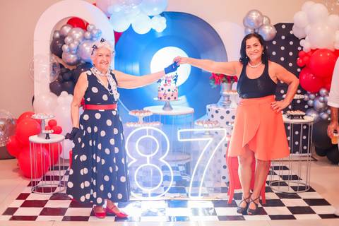 Fotógrafo de aniversário em Portugal – registe momentos especiais com fotografias profissionais.
Sessão fotográfica de aniversário em Lisboa – celebre o seu dia com imagens incríveis.
Fotografias de aniversário no Porto – captamos a emoção do seu momento '