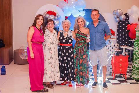 Fotógrafo de aniversário em Portugal – registe momentos especiais com fotografias profissionais.
Sessão fotográfica de aniversário em Lisboa – celebre o seu dia com imagens incríveis.
Fotografias de aniversário no Porto – captamos a emoção do seu momento '