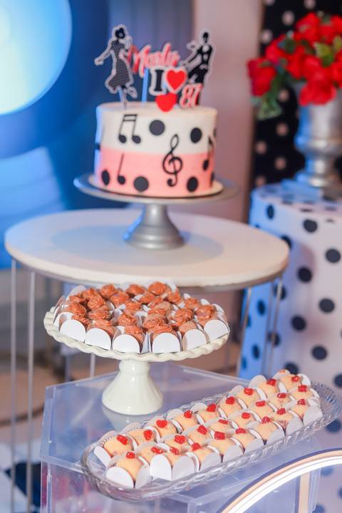 Como garantir fotografias incríveis do seu aniversário? Deixe a fotografia connosco!
Contrate um fotógrafo profissional para captar cada detalhe da sua festa.
Imagens de aniversário que contam a sua história – fotógrafo em Portugal.
Fotografia de festas e'