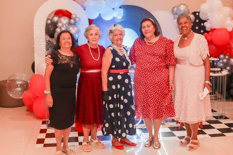 Como garantir fotografias incríveis do seu aniversário? Deixe a fotografia connosco!
Contrate um fotógrafo profissional para captar cada detalhe da sua festa.
Imagens de aniversário que contam a sua história – fotógrafo em Portugal.
Fotografia de festas e'