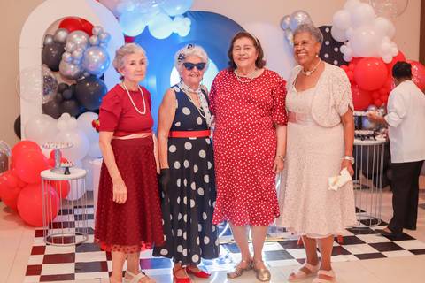 Como garantir fotografias incríveis do seu aniversário? Deixe a fotografia connosco!
Contrate um fotógrafo profissional para captar cada detalhe da sua festa.
Imagens de aniversário que contam a sua história – fotógrafo em Portugal.
Fotografia de festas e'