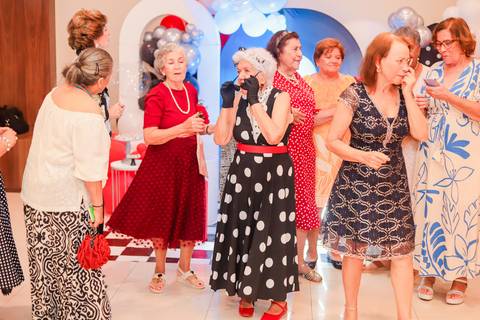 Como garantir fotografias incríveis do seu aniversário? Deixe a fotografia connosco!
Contrate um fotógrafo profissional para captar cada detalhe da sua festa.
Imagens de aniversário que contam a sua história – fotógrafo em Portugal.
Fotografia de festas e'