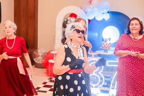 Como garantir fotografias incríveis do seu aniversário? Deixe a fotografia connosco!
Contrate um fotógrafo profissional para captar cada detalhe da sua festa.
Imagens de aniversário que contam a sua história – fotógrafo em Portugal.
Fotografia de festas e'