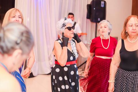 Como garantir fotografias incríveis do seu aniversário? Deixe a fotografia connosco!
Contrate um fotógrafo profissional para captar cada detalhe da sua festa.
Imagens de aniversário que contam a sua história – fotógrafo em Portugal.
Fotografia de festas e'