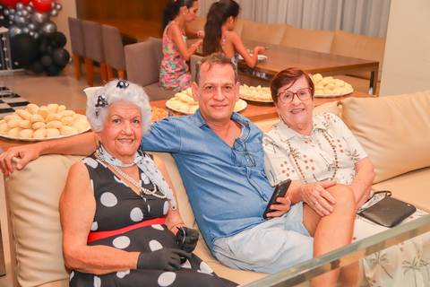 Fotógrafo de aniversário em Portugal – registe momentos especiais com fotografias profissionais.
Sessão fotográfica de aniversário em Lisboa – celebre o seu dia com imagens incríveis.
Fotografias de aniversário no Porto – captamos a emoção do seu momento '