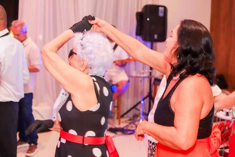 Como garantir fotografias incríveis do seu aniversário? Deixe a fotografia connosco!
Contrate um fotógrafo profissional para captar cada detalhe da sua festa.
Imagens de aniversário que contam a sua história – fotógrafo em Portugal.
Fotografia de festas e'