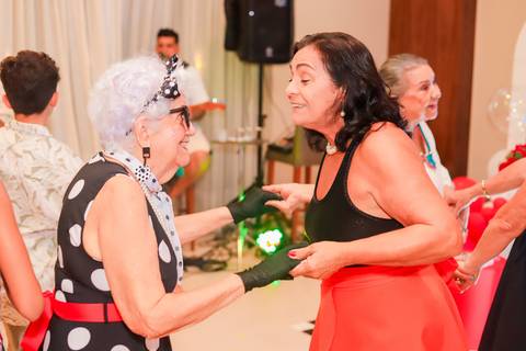 Como garantir fotografias incríveis do seu aniversário? Deixe a fotografia connosco!
Contrate um fotógrafo profissional para captar cada detalhe da sua festa.
Imagens de aniversário que contam a sua história – fotógrafo em Portugal.
Fotografia de festas e'