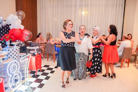 Como garantir fotografias incríveis do seu aniversário? Deixe a fotografia connosco!
Contrate um fotógrafo profissional para captar cada detalhe da sua festa.
Imagens de aniversário que contam a sua história – fotógrafo em Portugal.
Fotografia de festas e'