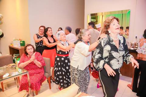 Como garantir fotografias incríveis do seu aniversário? Deixe a fotografia connosco!
Contrate um fotógrafo profissional para captar cada detalhe da sua festa.
Imagens de aniversário que contam a sua história – fotógrafo em Portugal.
Fotografia de festas e'