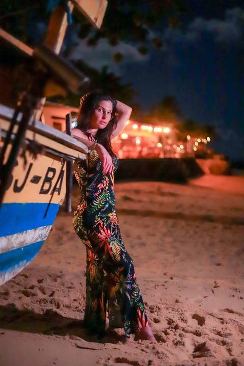 Poesia visual no litoral da Bahia: Kira Mizk e um ensaio inesquecível ao nascer do sol.
'