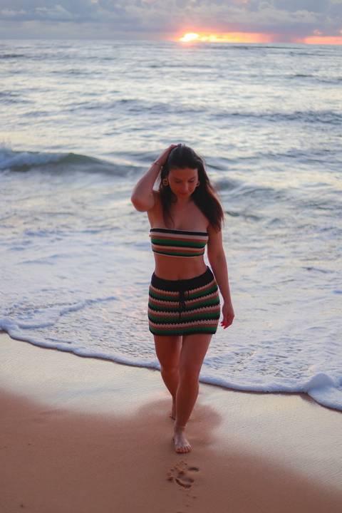 Ensaio ao nascer do sol na Praia do Forte, Bahia, com a russa Kira Mizk, que escolheu o Brasil para eternizar sua viagem.'