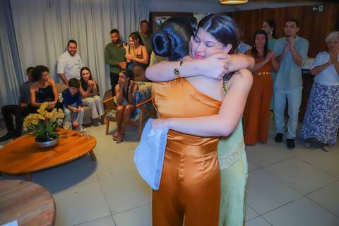 Dra. Laiza Paiva celebra nova fase como advogada, acolhendo clientes com empatia nas áreas imobiliária e sucessória.

'