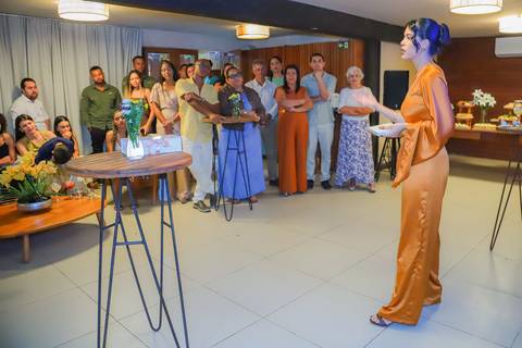 Dra. Laiza Paiva celebra nova fase como advogada, acolhendo clientes com empatia nas áreas imobiliária e sucessória.

'