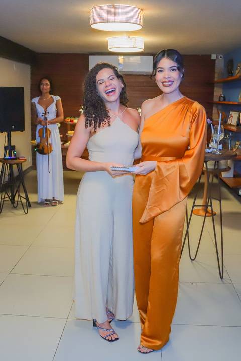 Dra. Laiza Paiva celebra nova fase como advogada, acolhendo clientes com empatia nas áreas imobiliária e sucessória.

'