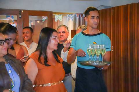 Dra. Laiza Paiva celebra nova fase como advogada, acolhendo clientes com empatia nas áreas imobiliária e sucessória.

'