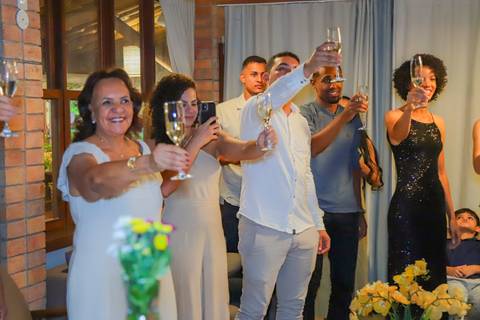 Dra. Laiza Paiva celebra nova fase como advogada, acolhendo clientes com empatia nas áreas imobiliária e sucessória.

'