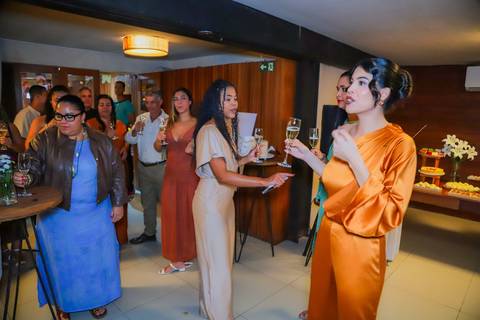 Dra. Laiza Paiva celebra nova fase como advogada, acolhendo clientes com empatia nas áreas imobiliária e sucessória.

'