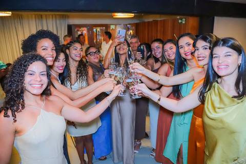 Dra. Laiza Paiva celebra nova fase como advogada, acolhendo clientes com empatia nas áreas imobiliária e sucessória.

'