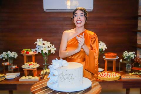 Dra. Laiza Paiva celebra nova fase como advogada, acolhendo clientes com empatia nas áreas imobiliária e sucessória.

'