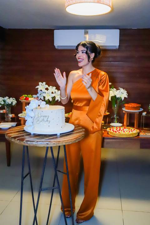 Imagem que eterniza o início de uma missão: a Dra. Laiza Paiva agora oferece soluções jurídicas com sensibilidade e técnica. Praia do Forte Bahia'