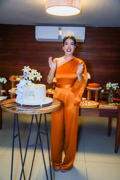 Imagem que eterniza o início de uma missão: a Dra. Laiza Paiva agora oferece soluções jurídicas com sensibilidade e técnica. Praia do Forte Bahia'