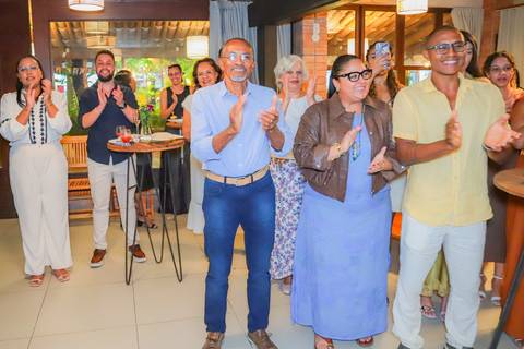 Imagem que eterniza o início de uma missão: a Dra. Laiza Paiva agora oferece soluções jurídicas com sensibilidade e técnica. Praia do Forte Bahia'