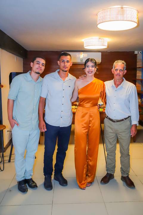 Imagem que eterniza o início de uma missão: a Dra. Laiza Paiva agora oferece soluções jurídicas com sensibilidade e técnica. Praia do Forte Bahia'