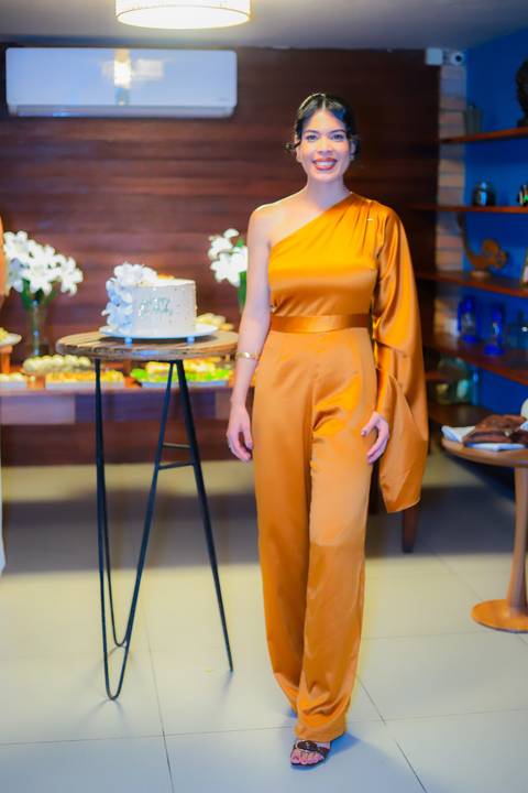 Imagem que eterniza o início de uma missão: a Dra. Laiza Paiva agora oferece soluções jurídicas com sensibilidade e técnica. Praia do Forte Bahia'