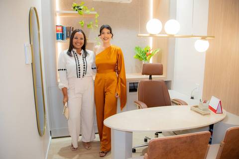 Fotografia de um marco: Dra. Laiza inaugura sua advocacia em Praia do Forte, dedicada à área imobiliária e sucessória.

'