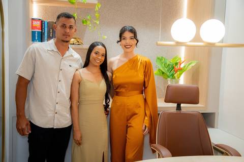 Fotografia de um marco: Dra. Laiza inaugura sua advocacia em Praia do Forte, dedicada à área imobiliária e sucessória.

'