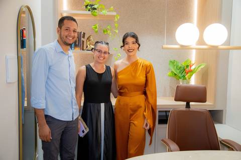 Fotografia de um marco: Dra. Laiza inaugura sua advocacia em Praia do Forte, dedicada à área imobiliária e sucessória.

'