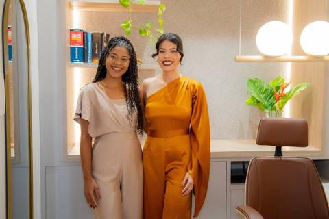 Fotografia de um marco: Dra. Laiza inaugura sua advocacia em Praia do Forte, dedicada à área imobiliária e sucessória.

'