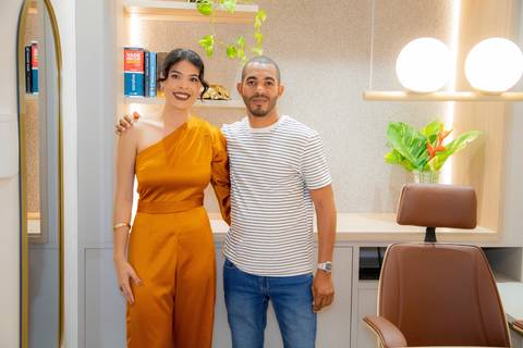 Fotografia de um marco: Dra. Laiza inaugura sua advocacia em Praia do Forte, dedicada à área imobiliária e sucessória.

'