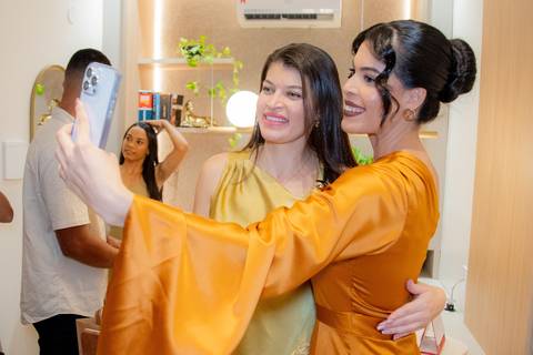 Fotografia de um marco: Dra. Laiza inaugura sua advocacia em Praia do Forte, dedicada à área imobiliária e sucessória.

'