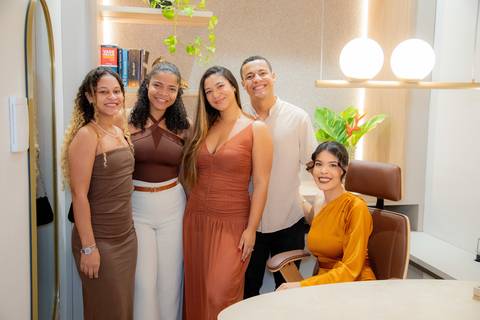 Fotografia de um marco: Dra. Laiza inaugura sua advocacia em Praia do Forte, dedicada à área imobiliária e sucessória.

'