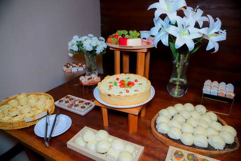 Fotografia de um marco: Dra. Laiza inaugura sua advocacia em Praia do Forte, dedicada à área imobiliária e sucessória.

'