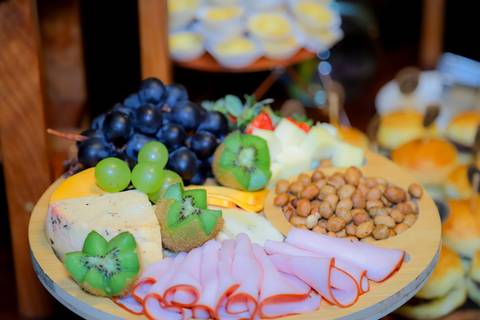 Cada detalhe desta imagem reflete a missão da Dra. Laiza na Advocacia Imobiliária e Sucessória: transformar vidas com justiça.'