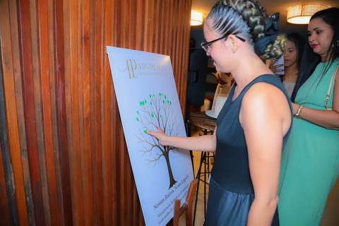 Cada detalhe desta imagem reflete a missão da Dra. Laiza na Advocacia Imobiliária e Sucessória: transformar vidas com justiça.'