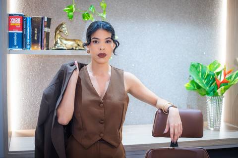 Inauguração da LP Advocacia em Praia do Forte, um marco na jornada da Dra. Laiza Paiva, inspirada no legado de seu avô João Paiva.'