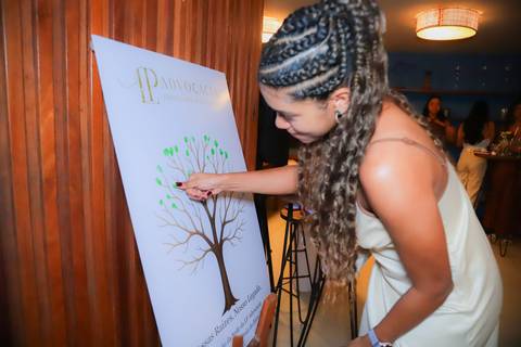 Cada detalhe desta imagem reflete a missão da Dra. Laiza na Advocacia Imobiliária e Sucessória: transformar vidas com justiça.'